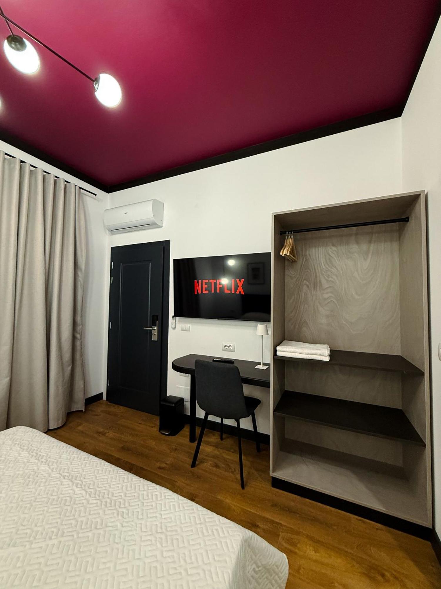 Tirana Days Free Parking Apartment Room photo