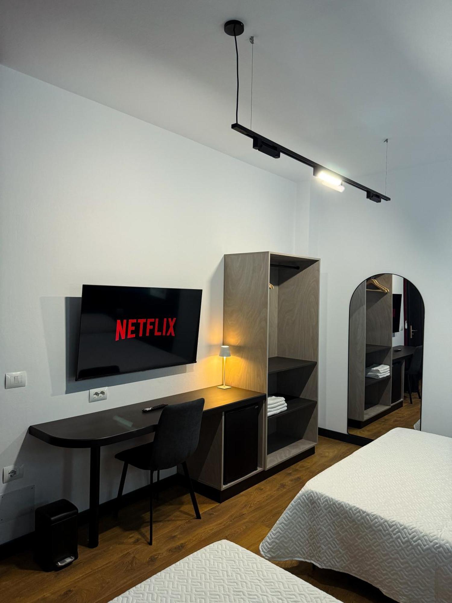 Tirana Days Free Parking Apartment Room photo
